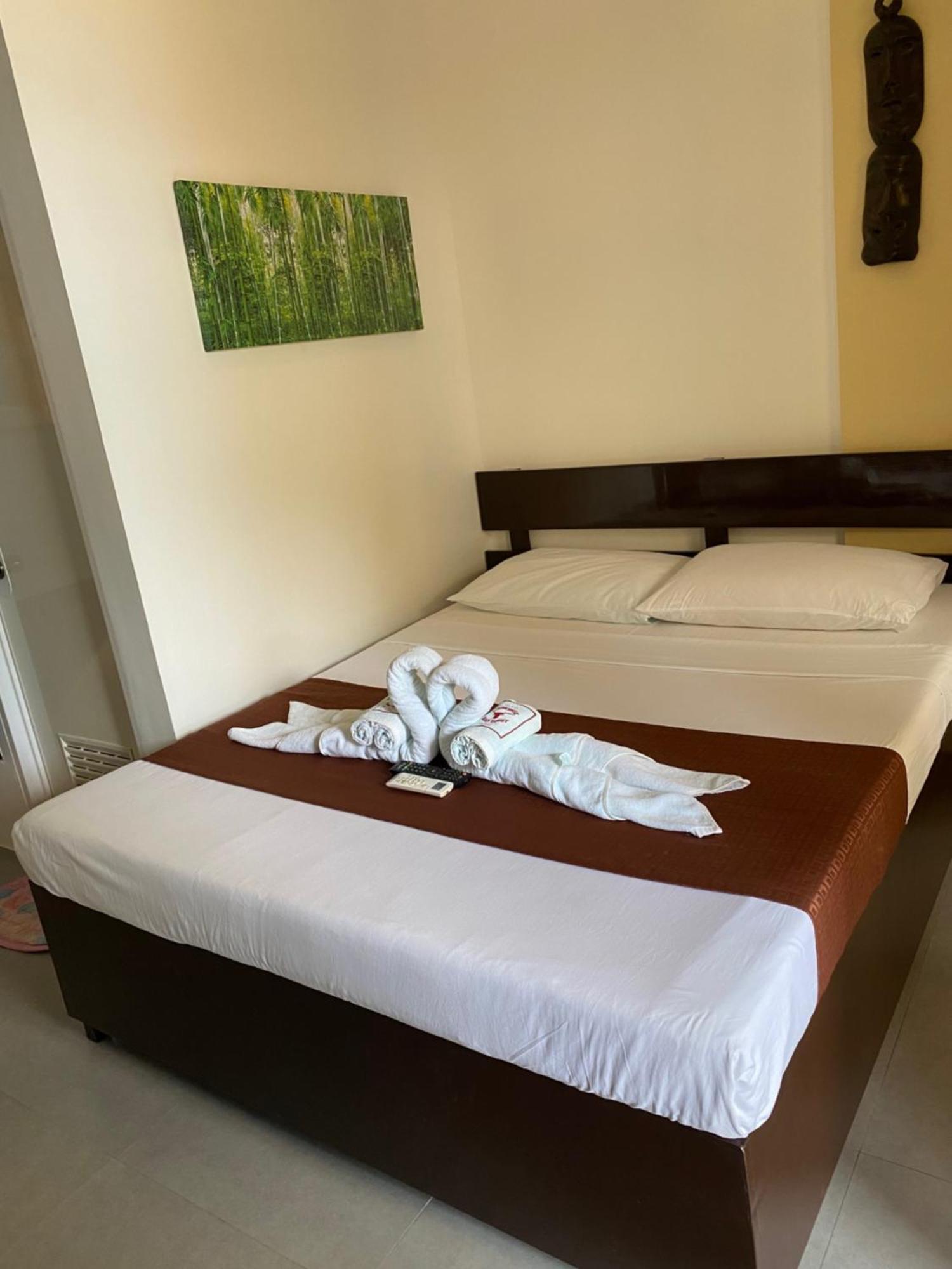 Papa Freds Beach Resort Puerto Galera Bagian luar foto